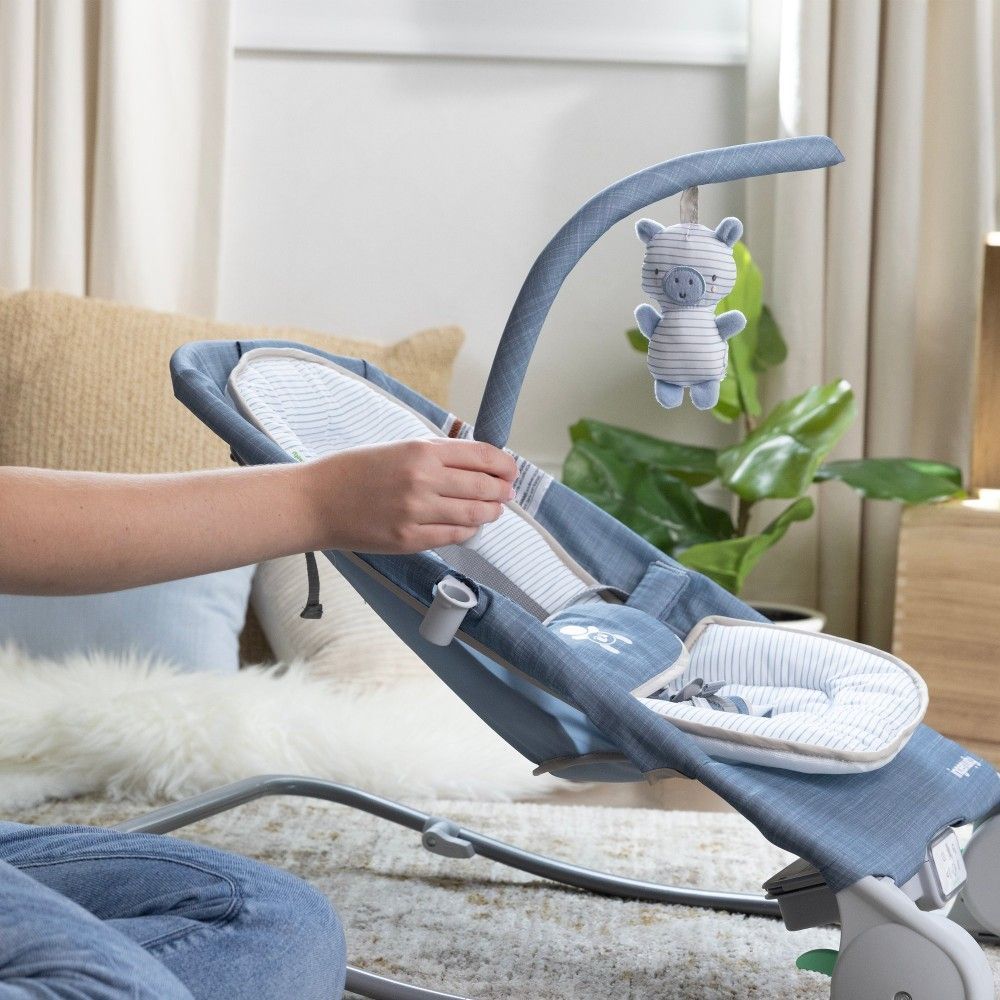 Шезлонг Ingenuity Parker-Chambray з технологією Happy Belly